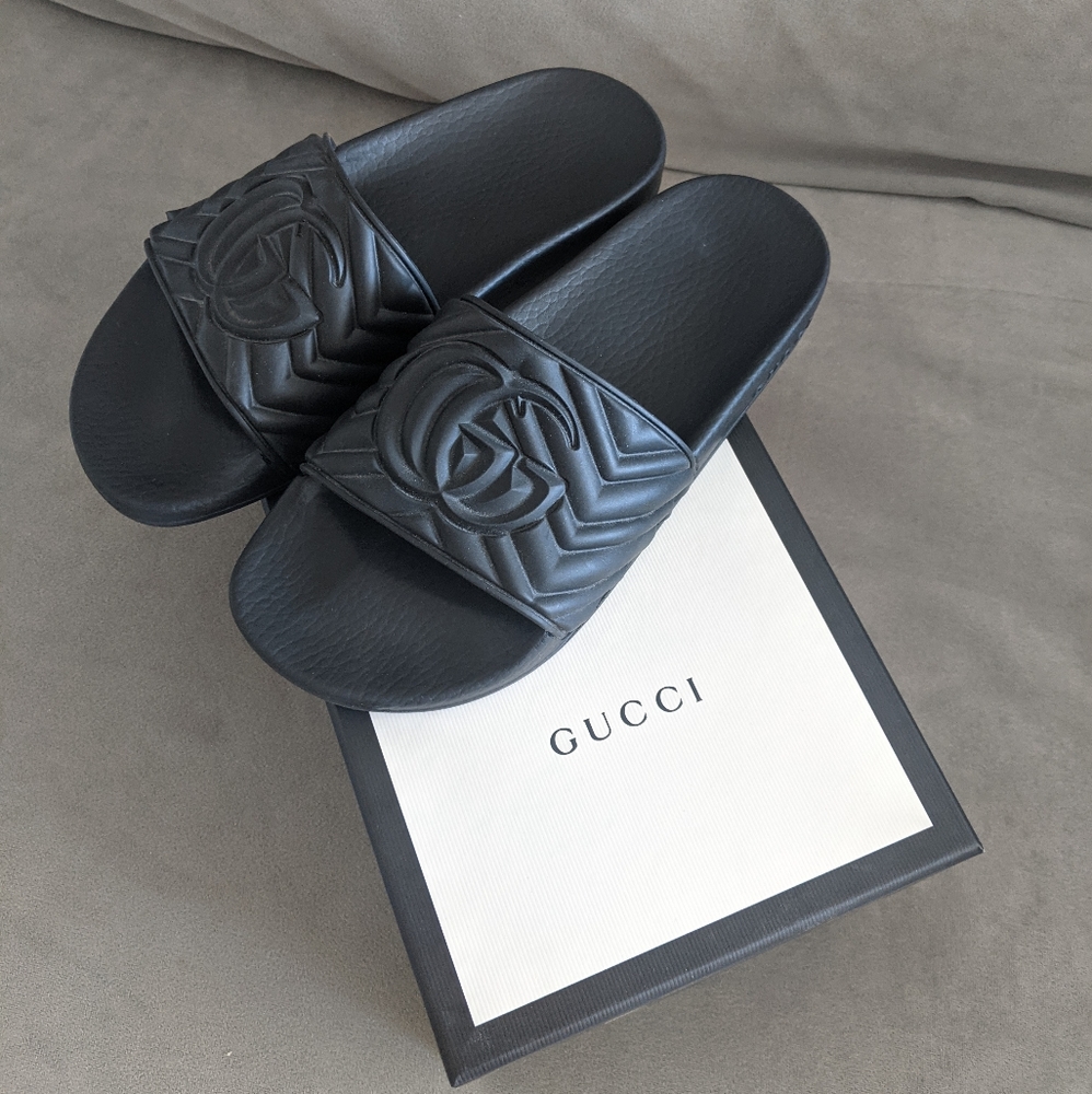 Excellent condition Gucci Matelasse slides